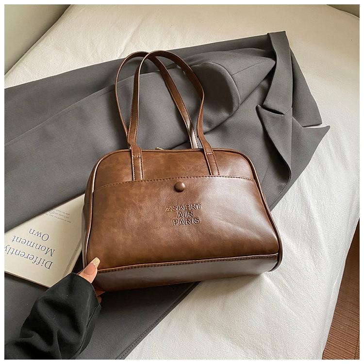 

Осень Корейская версия женской сумки через плечо большой вместимости 2025 новая дорожная ретро PU модная портативная сумка Boston