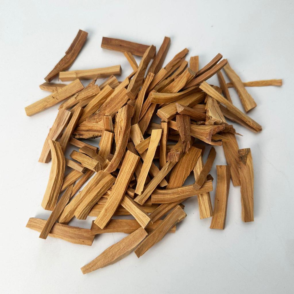 Peruvian Palo Santo Sticks: High Oil Content for Aromatherapy, Space Purification, and Yoga Studios