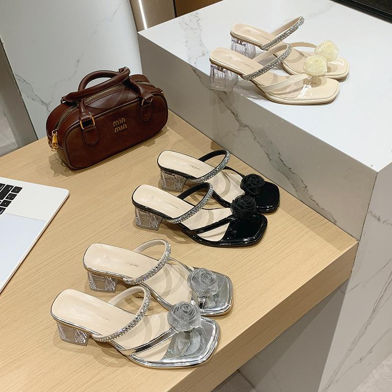 Internet celebrities retro woven baotou half drag women wear 2025 summer new French hollow breathable flat bottom cool slippers