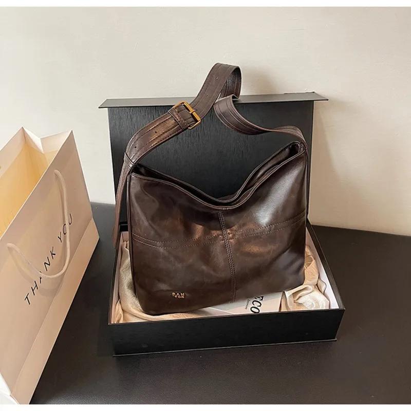 High-quality Solid Plutonium Shoulder Bag with Zipper  Large Capacity  Fashionable  Soft  Versatile  Simple Crossbody Bag