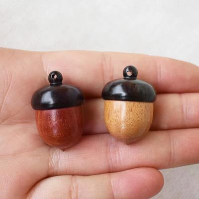 1/2 Stück Mini-Sandelholz-Pillendosen Tragbare Granulat-Aufbewahrungsbox Notfalltabletten-Etui Kleinteile-Behälter DIY-Eichel-Anhänger