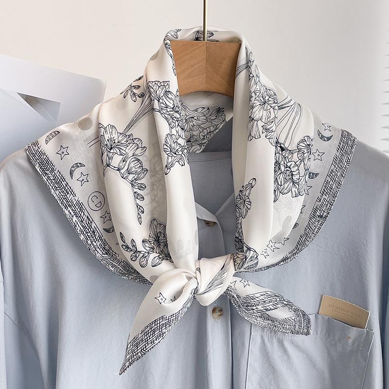 Damski jedwabny szalik w koreańskim stylu: Wszechstronny kwadratowy szalik z kamelią na wiosnę i jesień - do noszenia na szyi, na torebce lub we włosach
