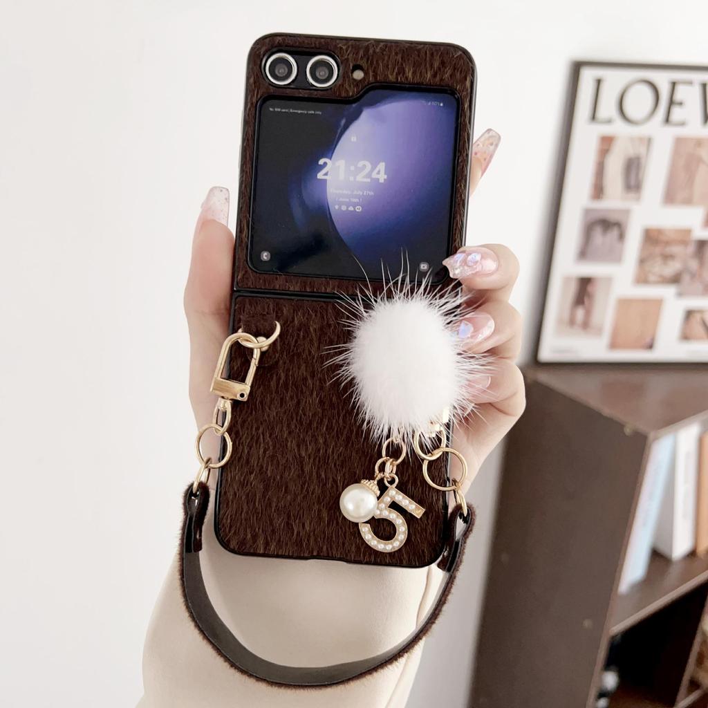 Capa de Celular Samsung Z Flip Pelo de Vison com Bola de Pelúcia DIY para Modelos 3-7