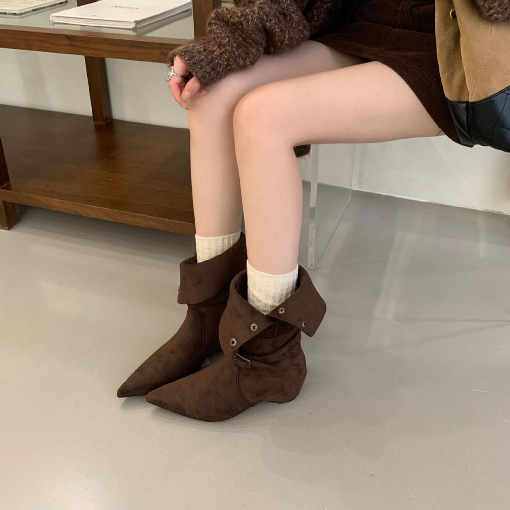 2025 autumn and winter new pointed head medium tube thin low tube button inner slope heel two wear women's short boots Martin