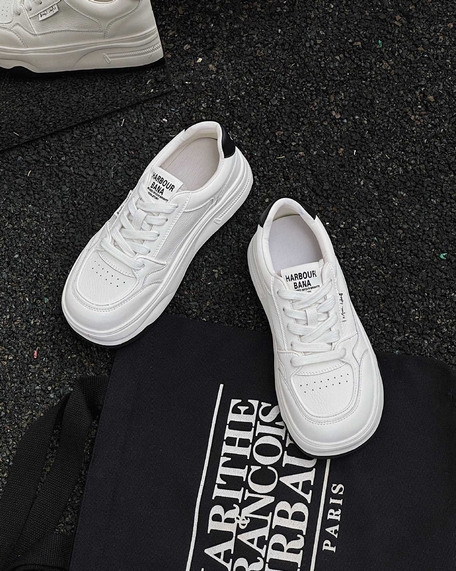 

Stepping on shit feeling leather little white shoes women s models 2025 autumn new popular versatile thick-soled heightening soft-soled sports boa 40