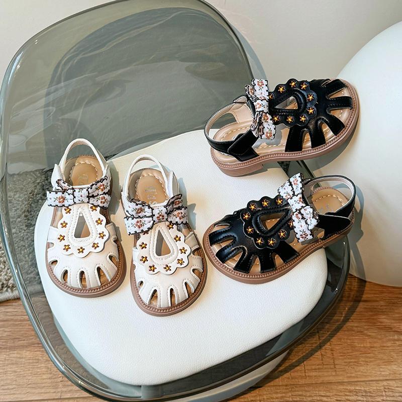 Girls Sandals Hollowed-out Non-slip Kids Beach Shoes Sweet Bows Embroidered 2025 New Girls Princess Shoes for Summer Soft Sole