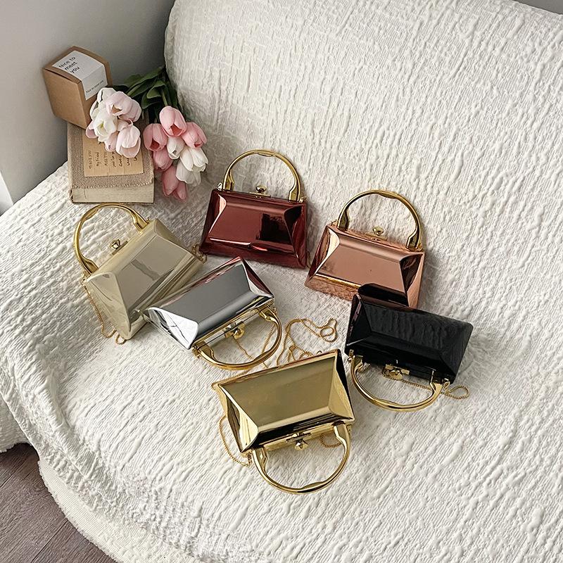 2026 New Women's Dinner Bag Fashion Niche Design Shoulder Bag Chain Crossbody Acrylic Box Bag