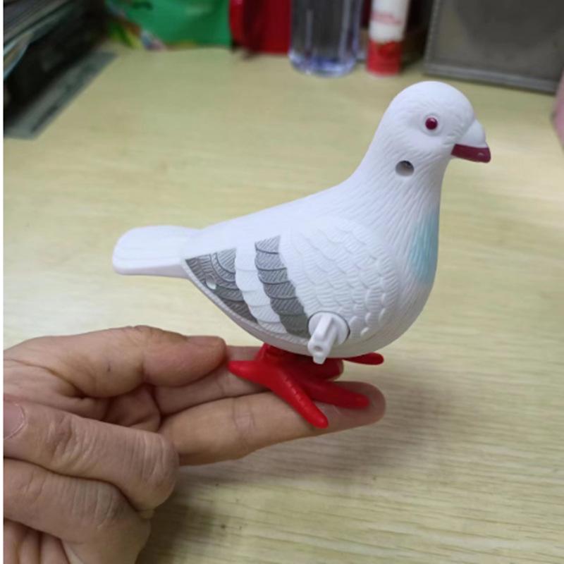 

Wind-up Bouncing Pigeon Toy - Clockwork Small Animal Trinket for Children білий