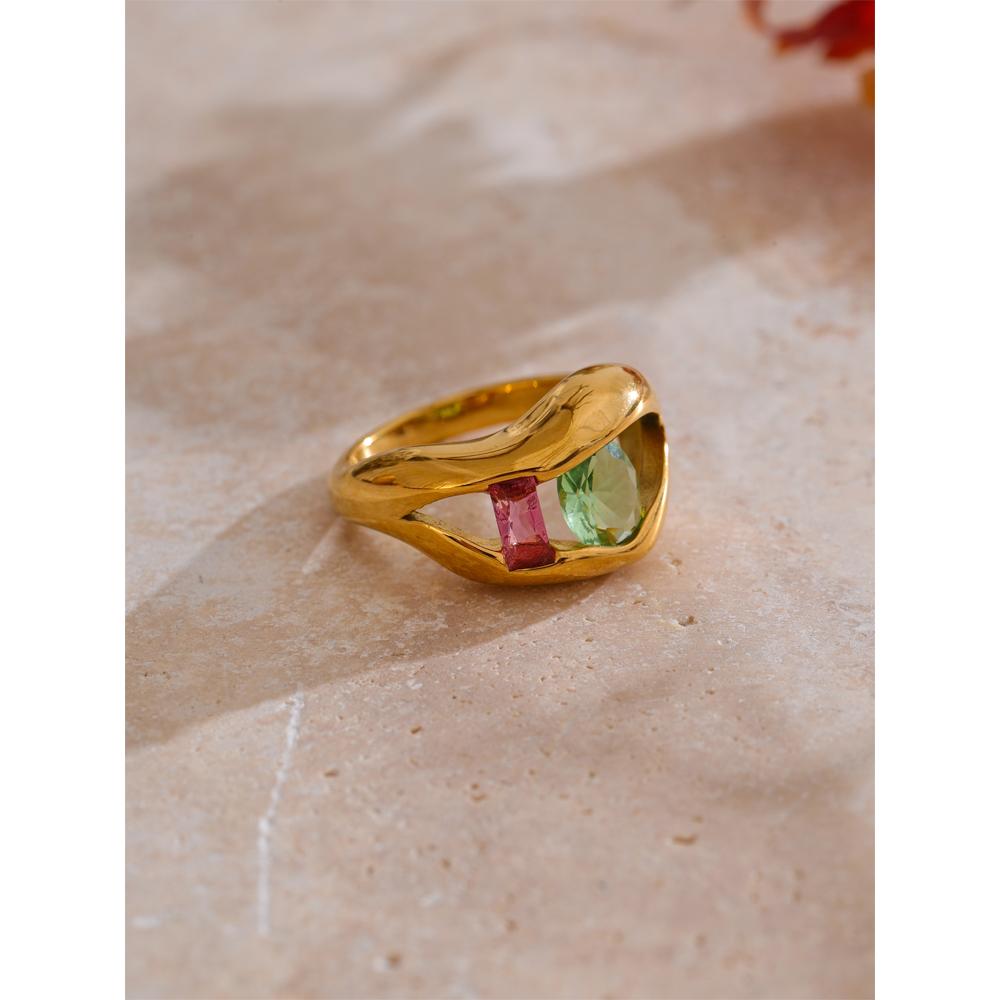 Eetit Fashion Unique Lip Design Ring for Women Golden Plated Cubic Zirconia Stainless Steel Finger Jewelry New Arrivals
