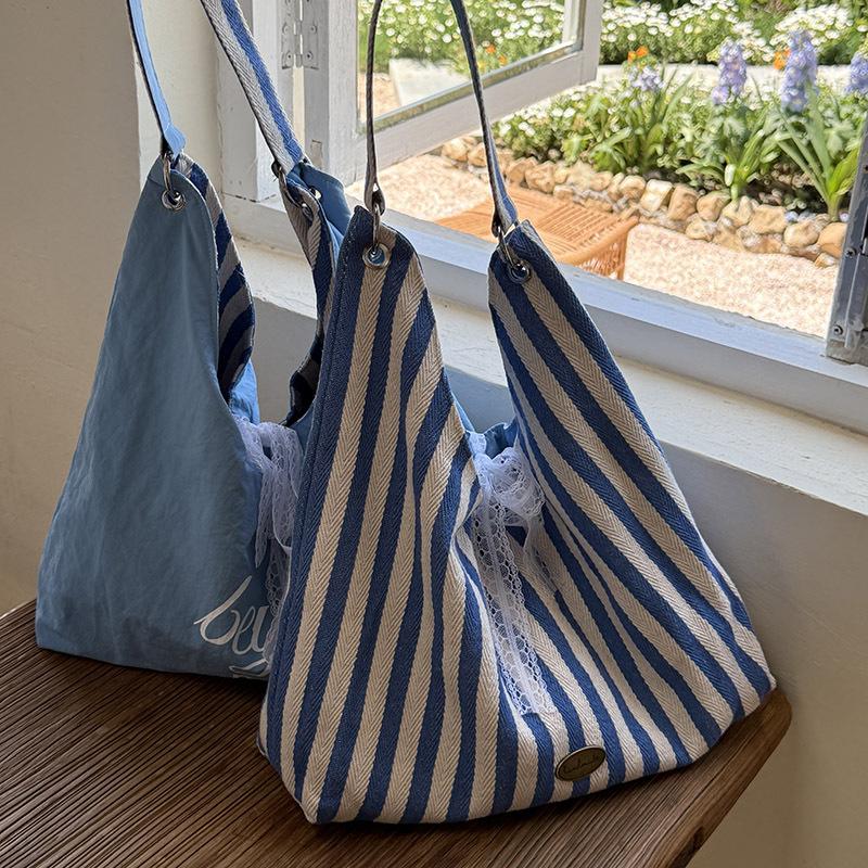 

Полосатая холщовая сумка женская лето 2025 новая трендовая корейская с принтом букв двусторонняя сумка через плечо студенческая сумка для занятий