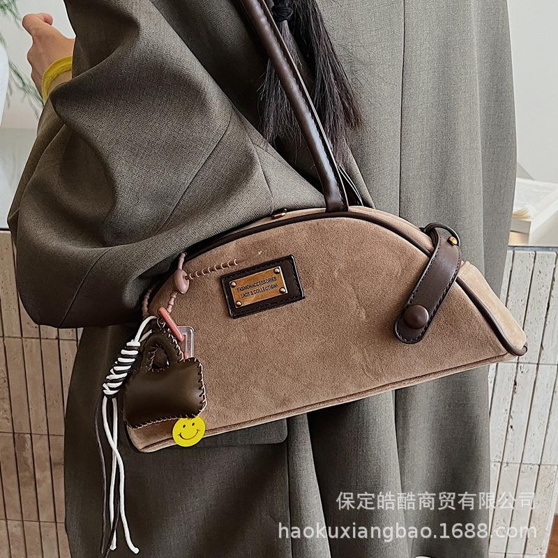 This year's popular Boston bag women's large-capacity 2025 new autumn and winter retro shoulder underarm commuter pillow bag