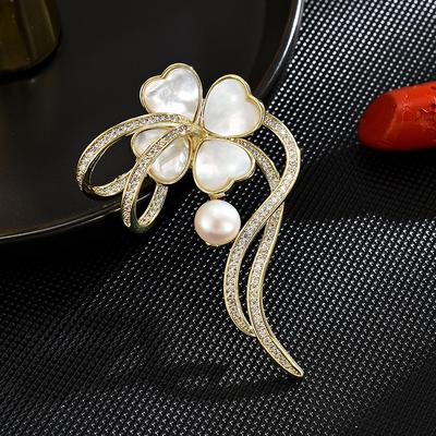 Four-Leaf Clover Brooch, High-End Housewife, Exquisite Natural Fritillary Design Sense, Niche Pearl Pin Brooch Accessories