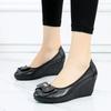2026 Legere Damen Keilabsatzschuhe Echtes Leder Weicher Komfort Runde Spitze Keilabsatz 7cm Marke Damenschuhe Tägliches Tragen