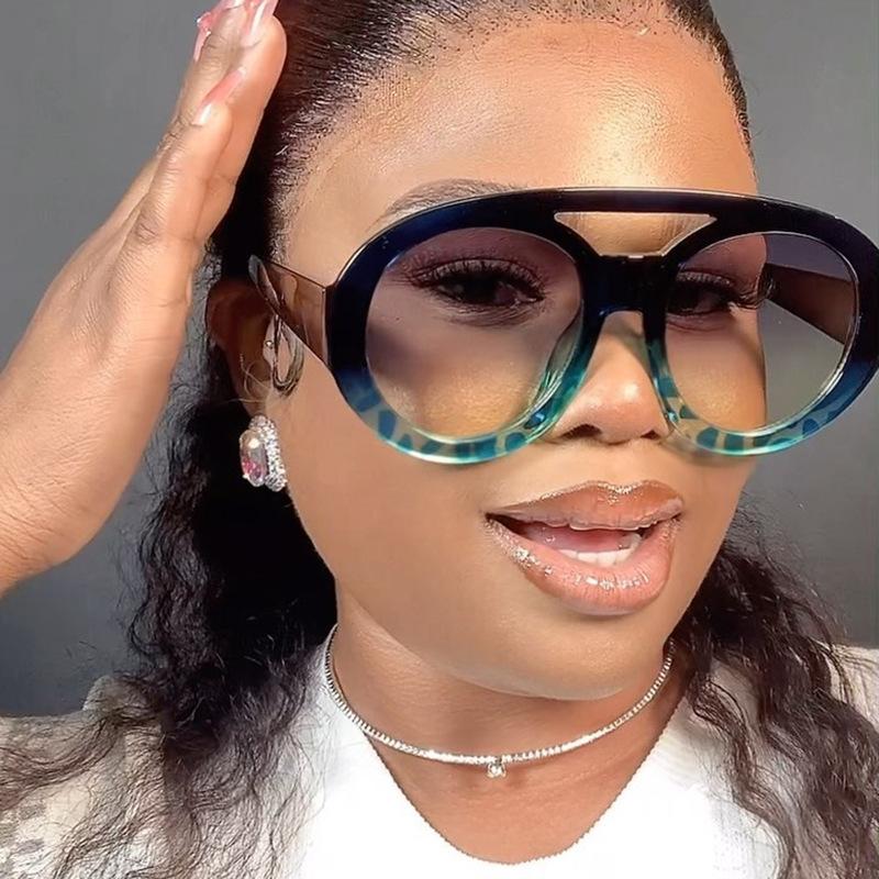 Vintage Brand Designer Round Oversized Sunglasses Women Fashion Trendy Leopard Frame Gradient Sun Glasses For Female Uv400