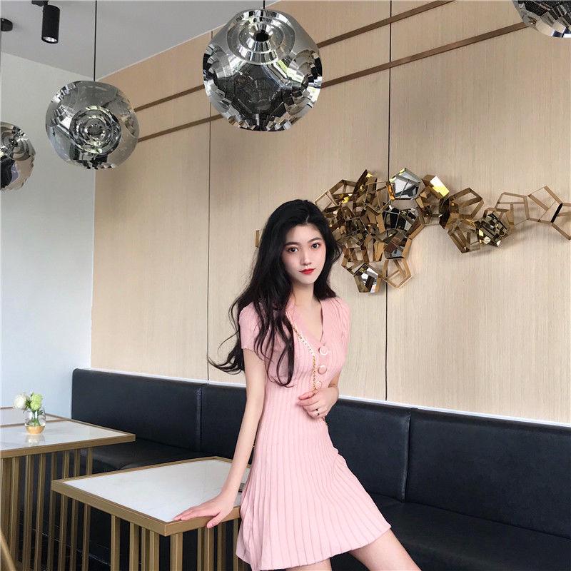 2025 Spring/Summer Chic Slim V-Neck Cinched Waist Pleated Knit Short-Sleeve Dress for Women