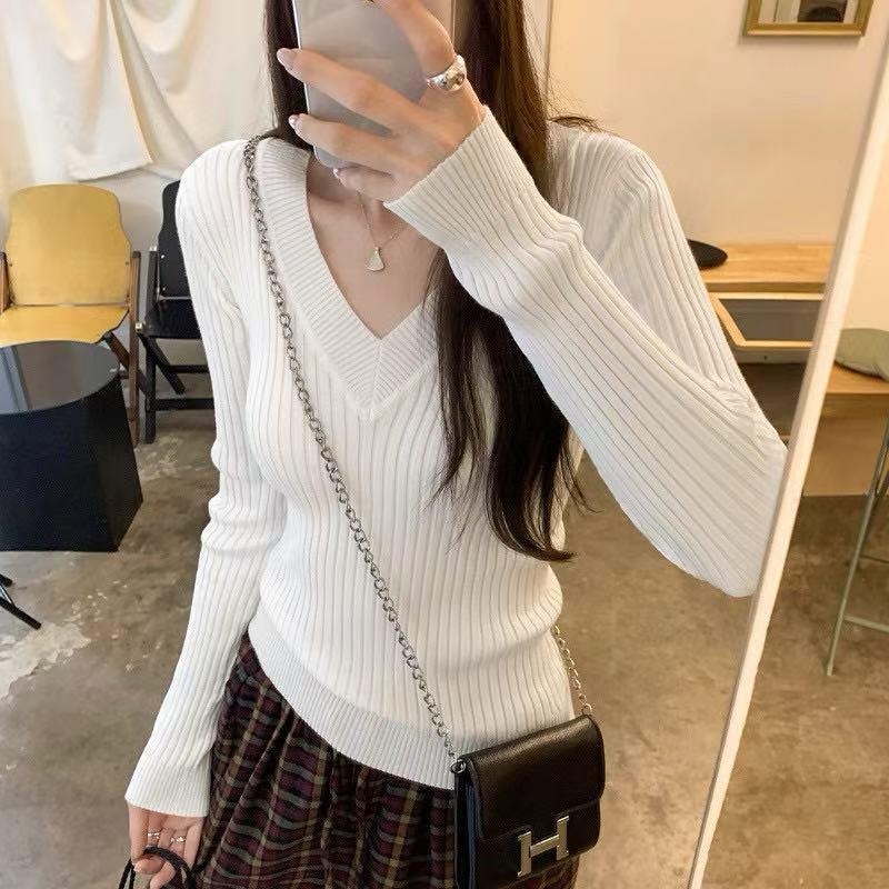 Chic V-Neck Striped Knit Sweater: Autumn/Winter Slim-Fit Long-Sleeve Top