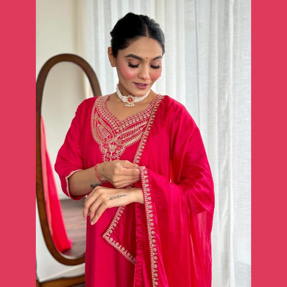 

красивое красное шелковое платье XXL