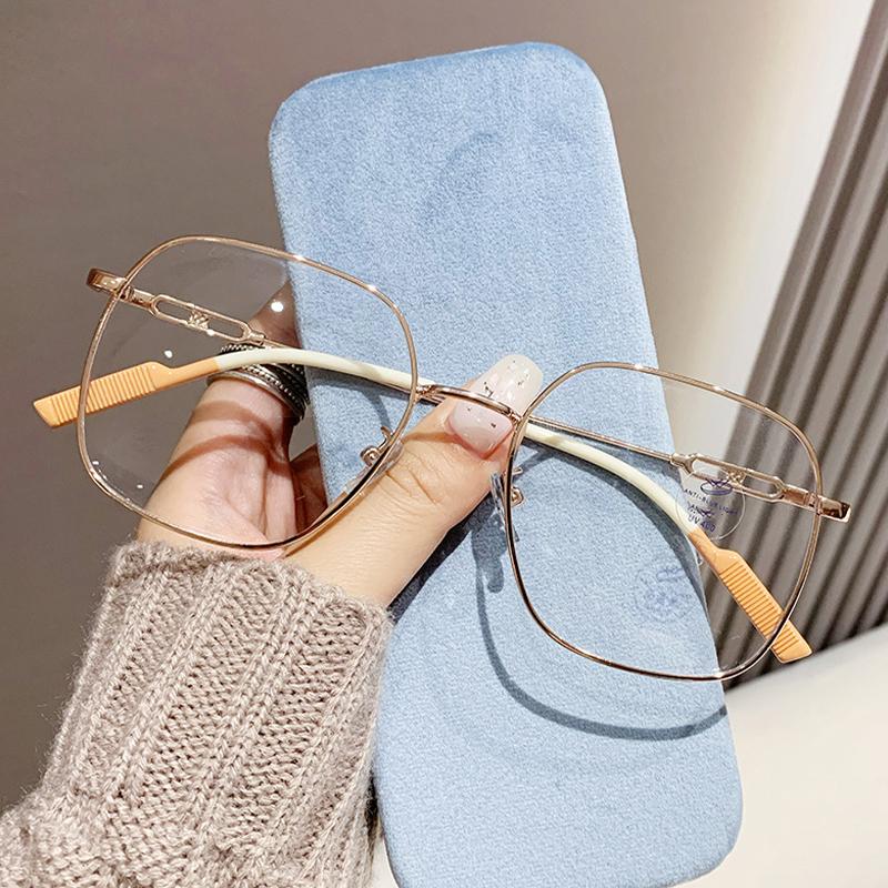 Photo-sensitive  Anti-blue Light Nearsighted Glasses With Large Frames And Plain Appearance 7757