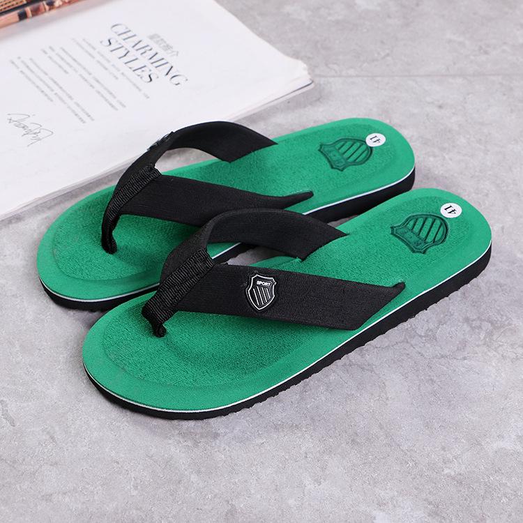 2022 Trendy Wood Grain Letter Flip-Flops: Fashionable Men's Summer Style