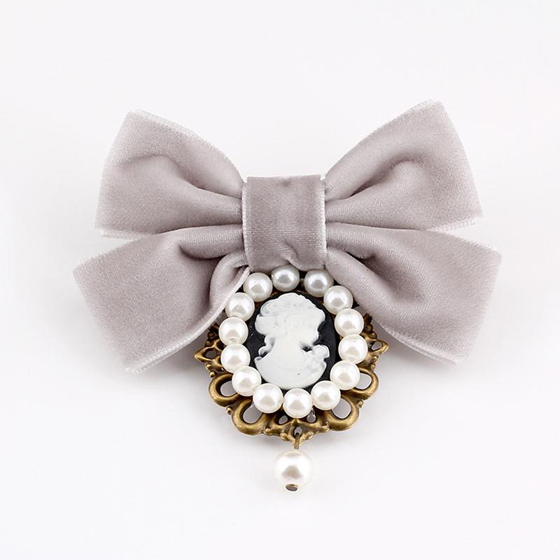 Vintage El Yapımı İnci Kadife Kurdele Fiyonk Göğüs Çiçeği Broş Takı Kraliçe Cameo Güzellik Baş Venedik İncisi Broş