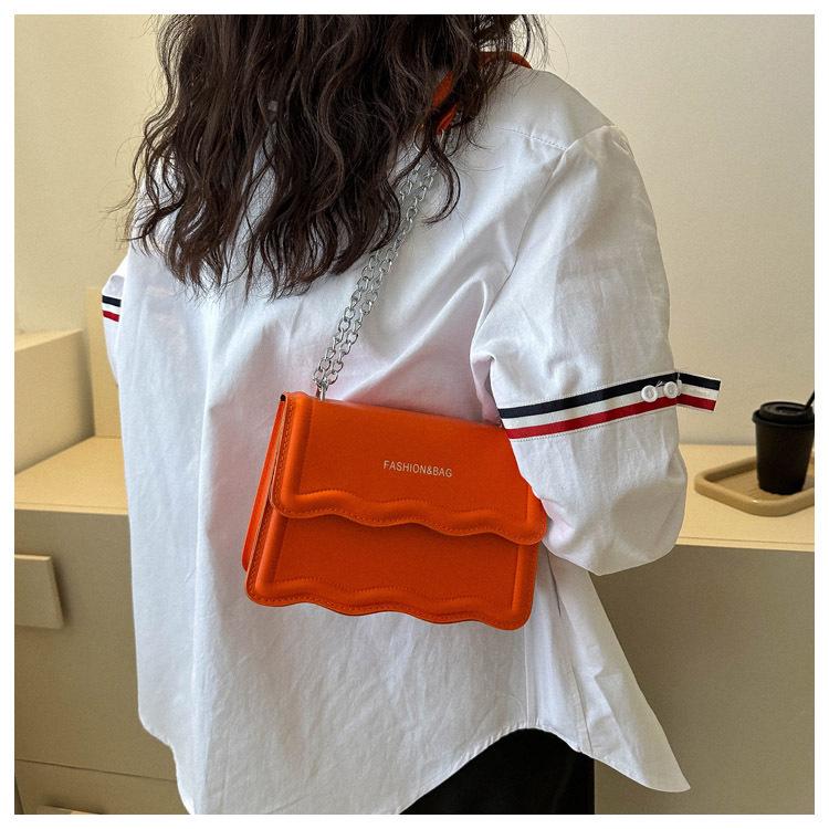 Korean Style Small Square Women's Crossbody Bag - 2025 Solid Color, Wave Pattern, Chain Shoulder, Simple Fashion.