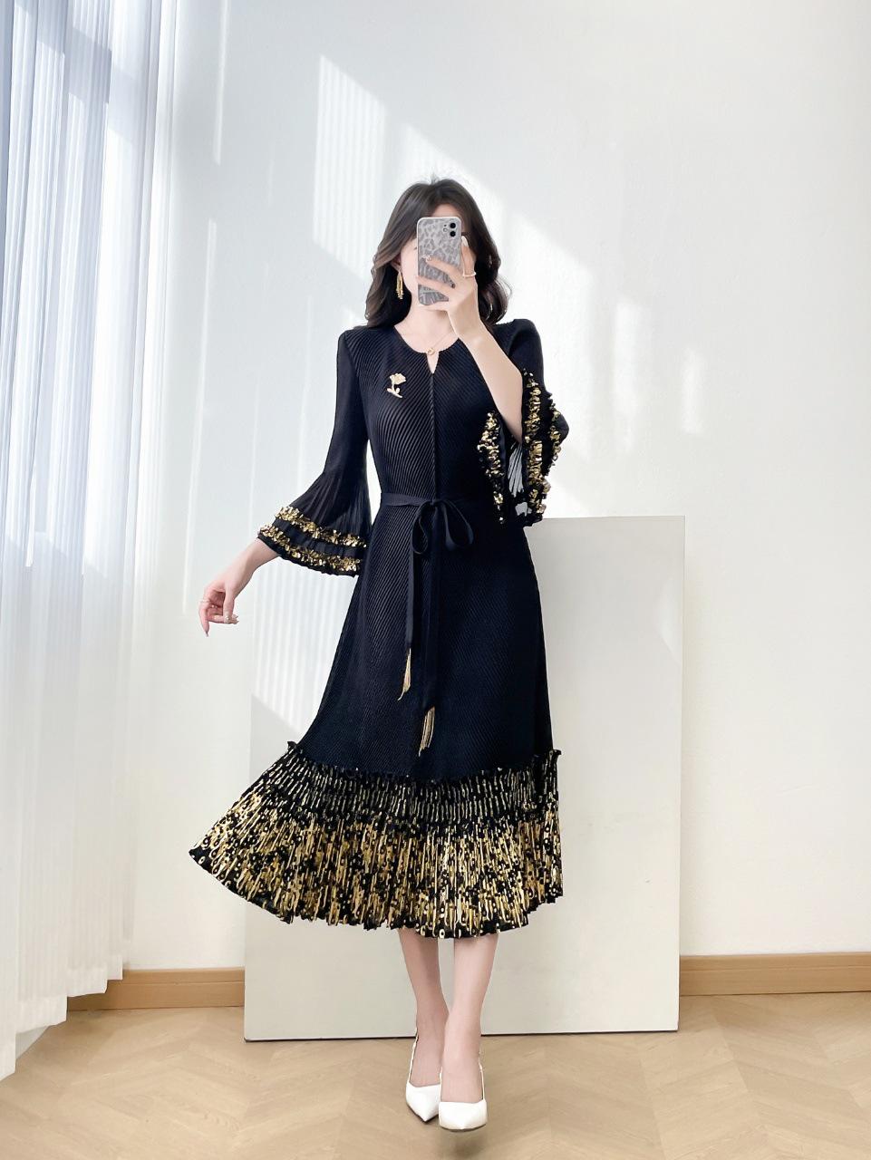 

European & American Pleated Plus Size Dress with Hand-Cranked Flower Prints – Elegant Loose Fit Women s Dress One size (80/160 kg) чёрный