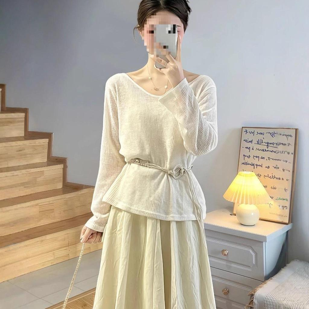 Plus Size Korean Style Women's Outfit: Elegant Lambswool Top and Skirt Set for Early Spring
