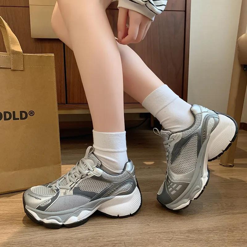 Mode Outdoor Einfarbig Sneaker für Damen Atmungsaktives Mesh Leichtgewicht 2024 Hochwertige Trainer Schnürung Dicke Sohle Damenschuhe