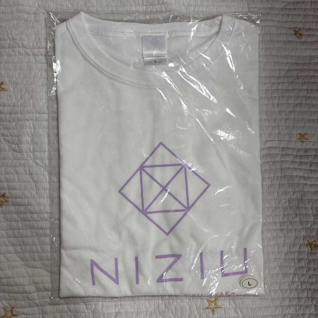 

[USED] NIZIU T-shirt debut