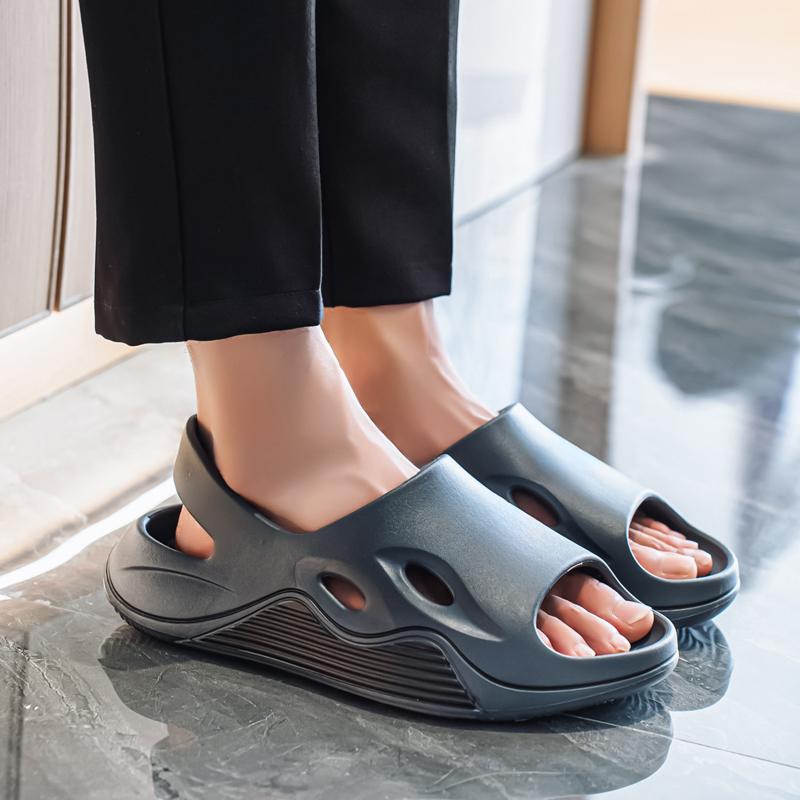 Fashion Summer New Men's  Personalized Versatile Clogs Sandals for Outer Wear Fashionable Sandals and Slippers Beach Shoes