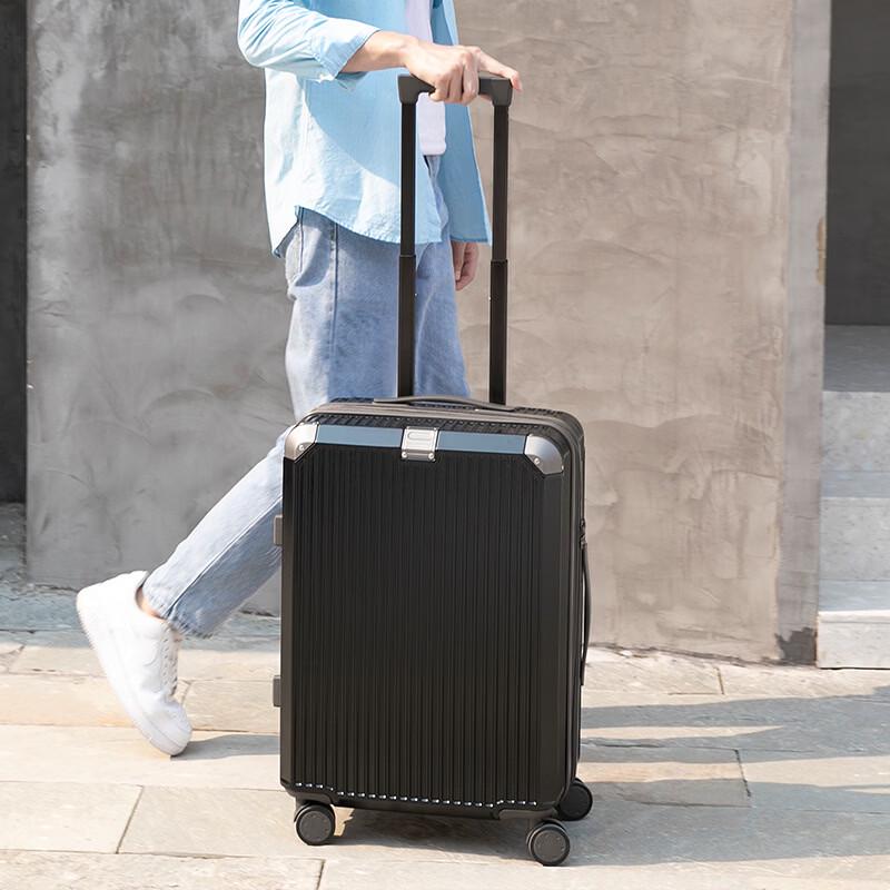 Li Shen 28-inch Expandable PC Spinner Suitcase