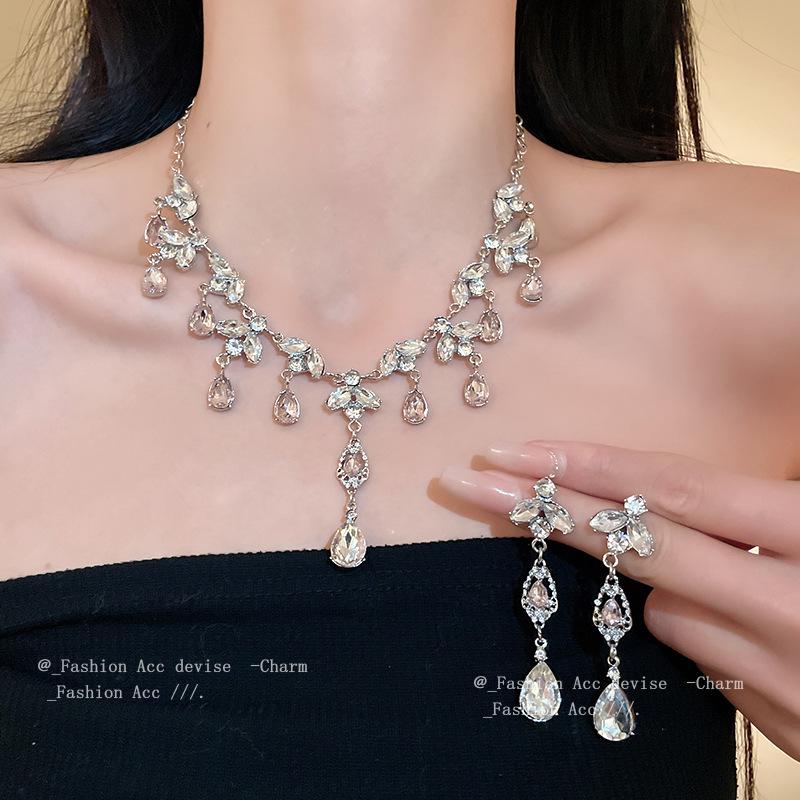 Rhinestone Leaf Water Drop Tassel Necklace - Elegant High-End Clavicle Chain for Women