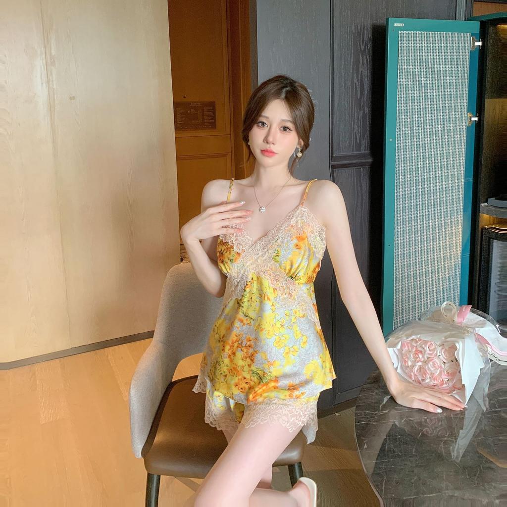 Sexy pajamas women's ice silk suspender shorts three-piece set pure desire with chest pad yellow robe popular loungewear