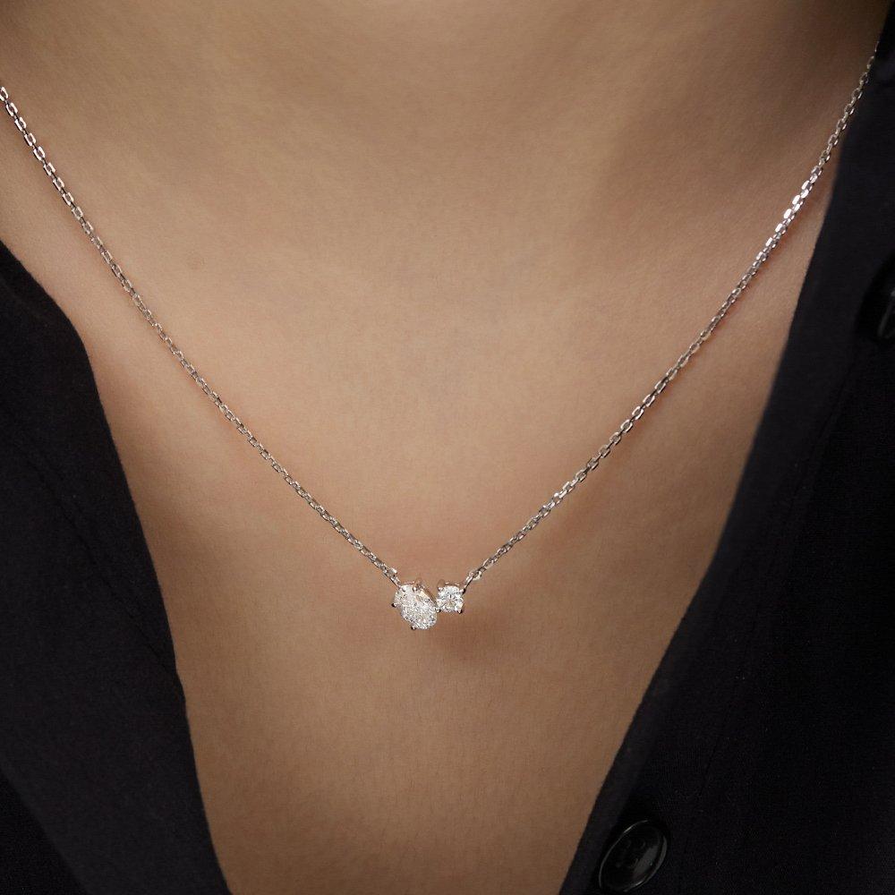 Essence Silver (W) Oval Round Moissanite Necklace