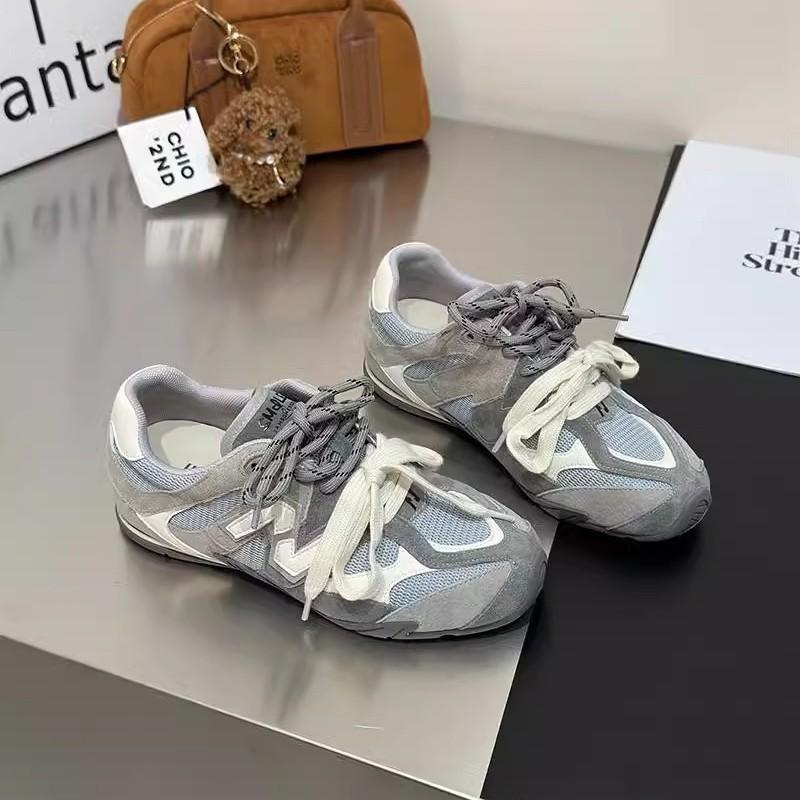 Doppelfarbiges Bandleder superweiche flache Sohle Deutsche Trainingsschuhe Damen 2025 Frühling neu vielseitiger Buchstabenfuß kleine Forrest Gump Sportschuhe