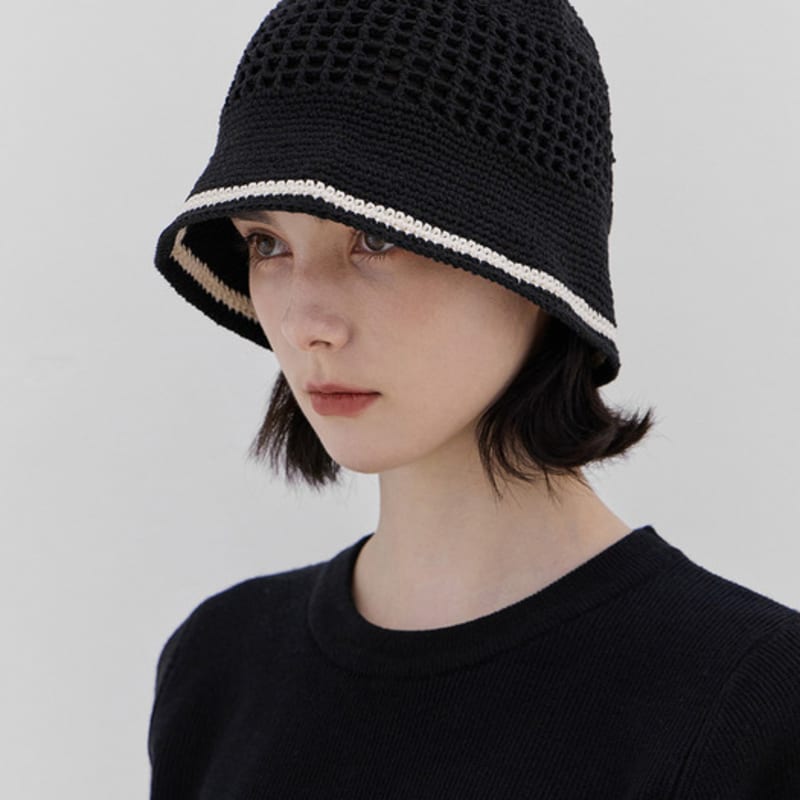 VARZAR VA Top Button Knit Crochet Bucket Hat Black