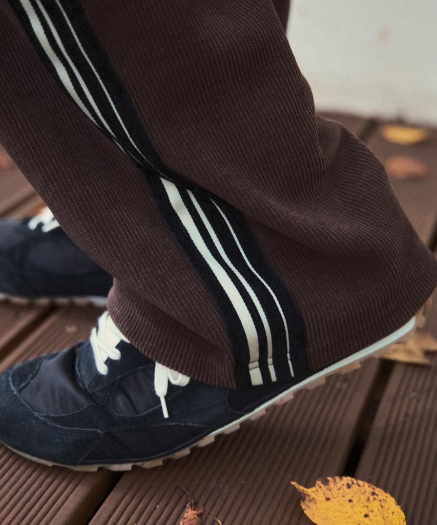 Wednesday Oasis Essential Line Track Corduroy Wide Pants_Brown(W25-Pt34)