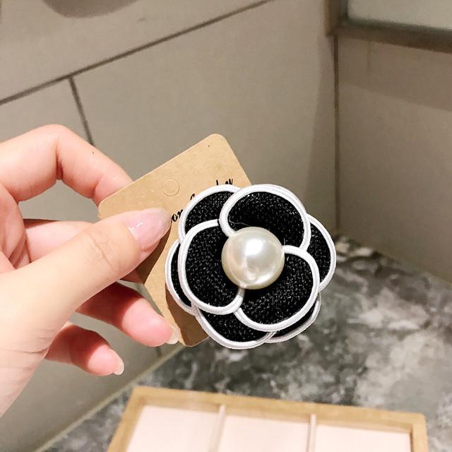 

Жемчужные камелии броши для женщин тканевые цветочные булавки на лацканы кардиган шарф пряжка корсаж ювелирные изделия аксессуары для одежды чёрный