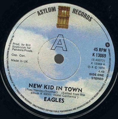 7-Zoll Schallplatte EAGLES - New Kid In Town K13069 Asylum Records 1976 UK Rock Gebraucht