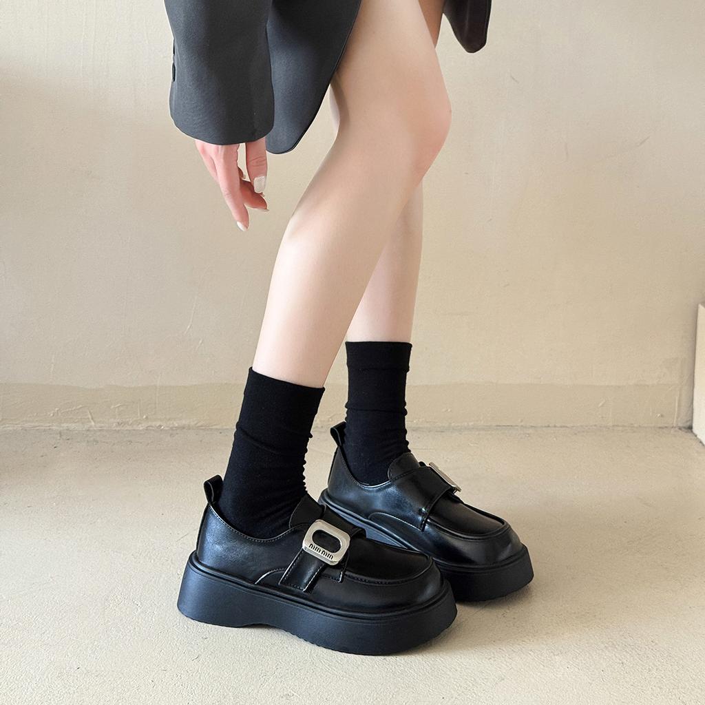 Schwarze Plateau-JK kleine Lederschuhe Damen 2025 neu Herbst Retro Britischer Stil vielseitige Slipper Eins-Pedal Einzelschuhe