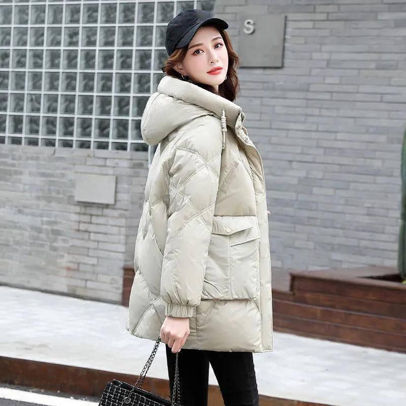 

Женская зимняя утолщенная теплая куртка больших размеров с большим карманом и капюшоном в ромбовидную клетку M белый