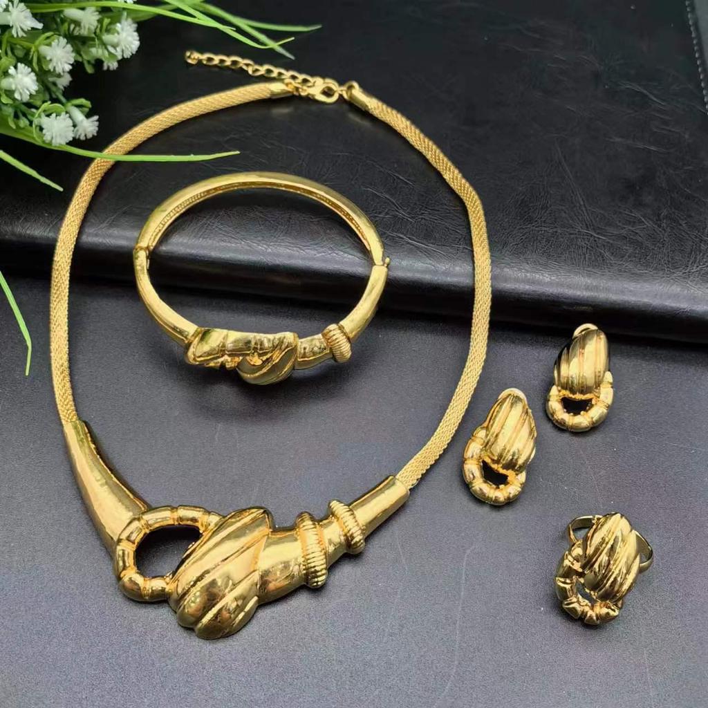 Dubai 24k Vergoldetes Schmuckset: Anhänger, Ohrringe, Armband, Ring - Ideal für indische & afrikanische Bräute