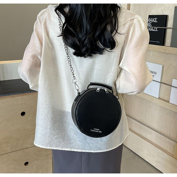 Damen-Sommertasche, großes Blumen- und kleines rundes Design.