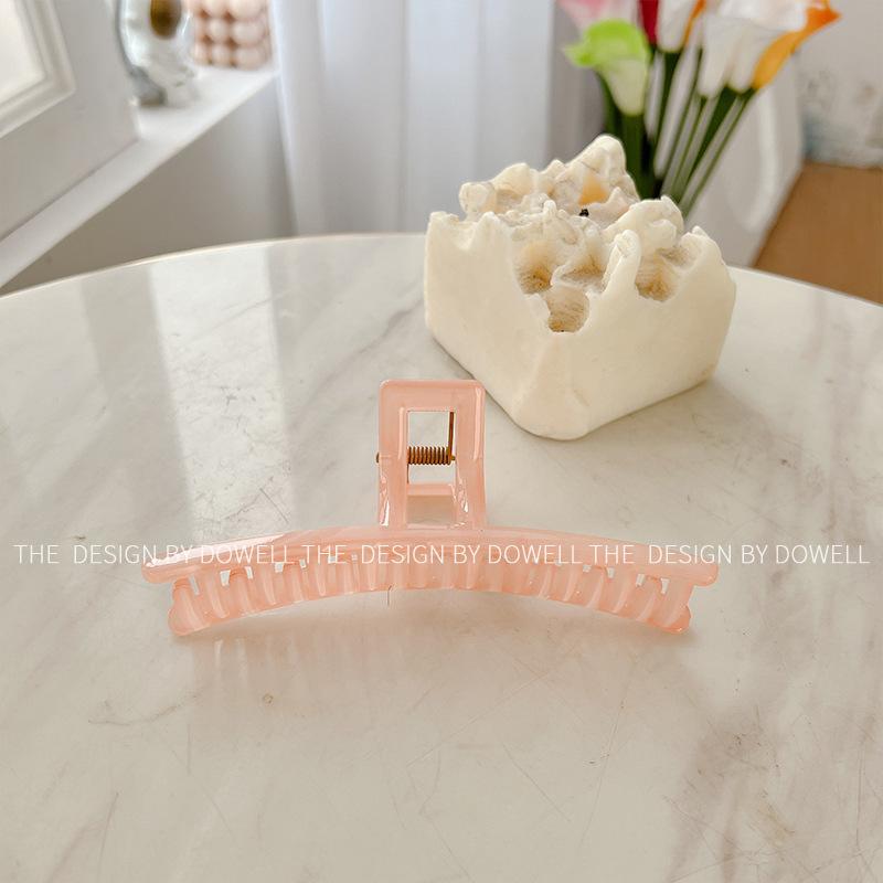 Beautifully Plastic Crafted Hair Claw Clips With Elegant Shapes And Vibrant Colors For Every Hairstyle Needs