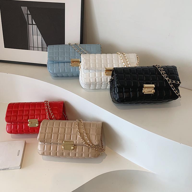 New Summer Versatile Chain Crossbody Bag Fashionable One Shoulder Stick Bag with Lingge Embroidered Thread