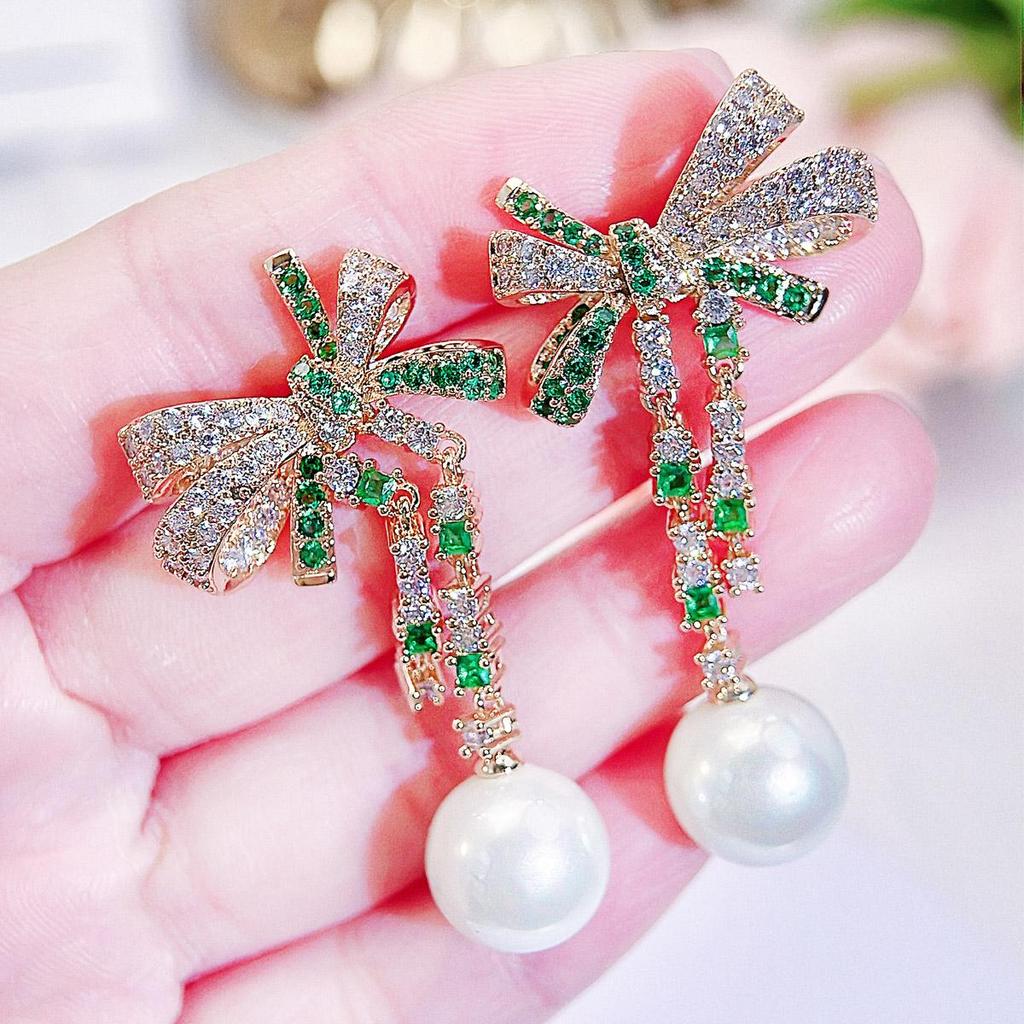 CMM Módní design mašličky s bílými a zelenými zirkony CZ, dámské dlouhé náušnice s umělými perlami pro nevěstu