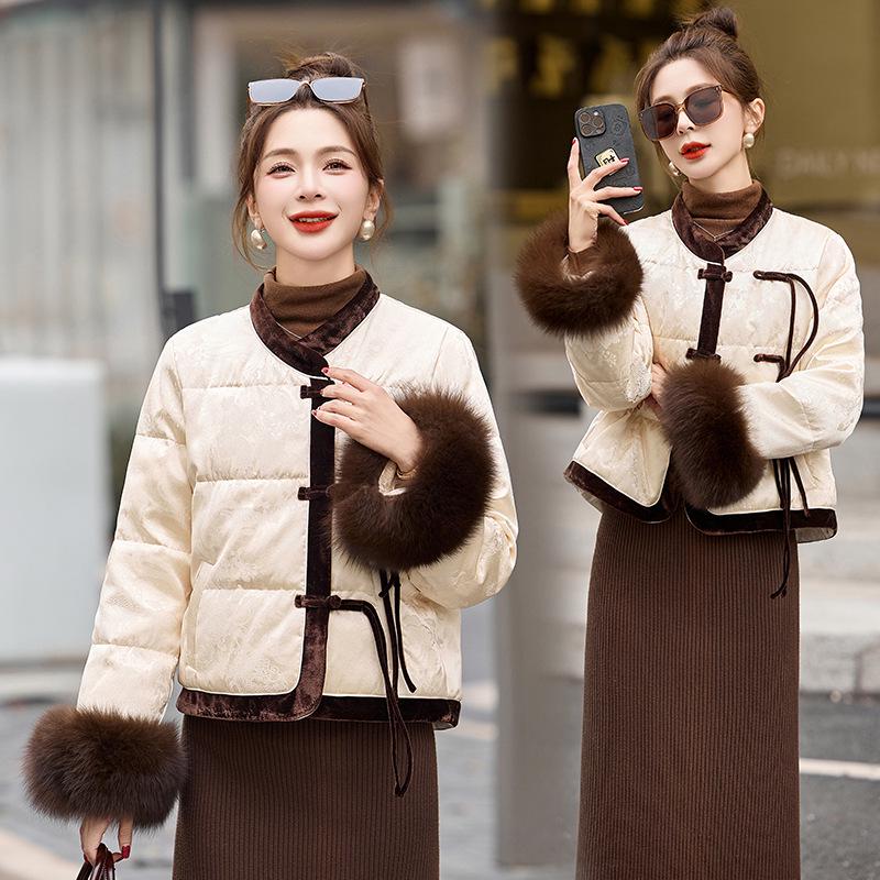 

Женская пуховая куртка 2024 - Новое зимнее короткое пальто с круглым вырезом (Стиль HE99838) S (weight 45-55 kg) грязно-белый