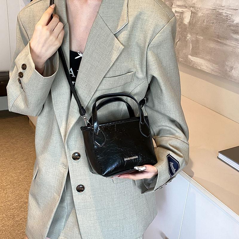 Stylish Lightweight Pu Tote Bag For Women Summer 2024 Urban Chic Shoulder Bag