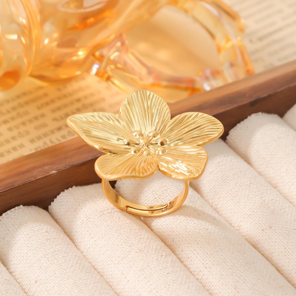 Medieval Vintag Exaggerated Metal Flower Ring High Sense Elegant Antique Light Versatile Bracelet