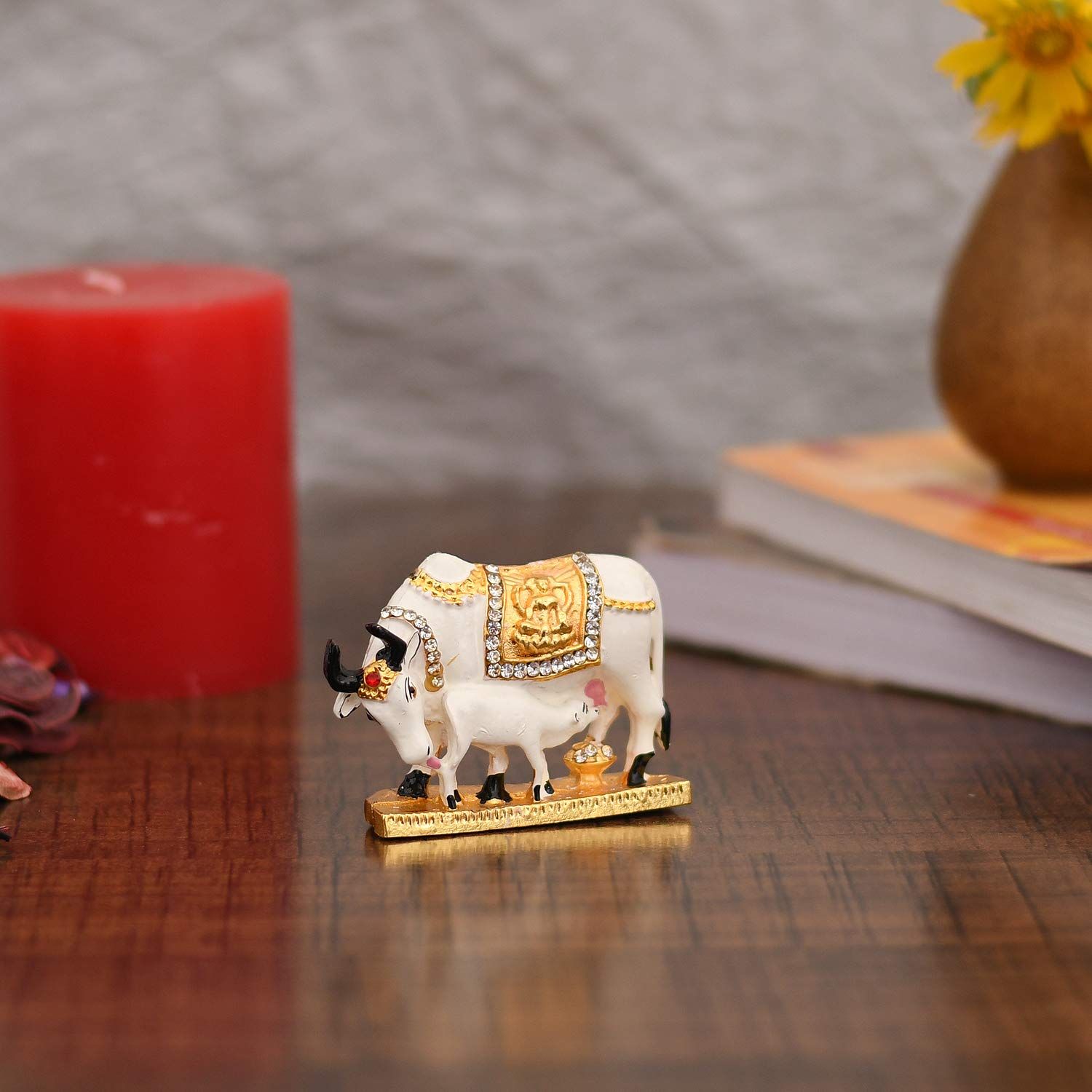 

Металлическая статуэтка коровы Камадхену с теленком, 2,5 x 2 x 1 дюйм, белая и золотистая, фигурки;люди